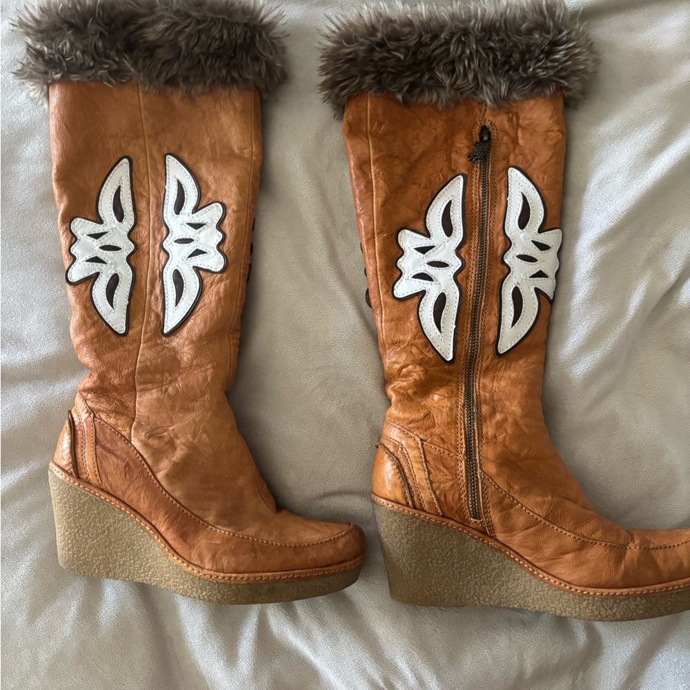 Women's Tan Wedge Boots with Fur Trim Modern vintage